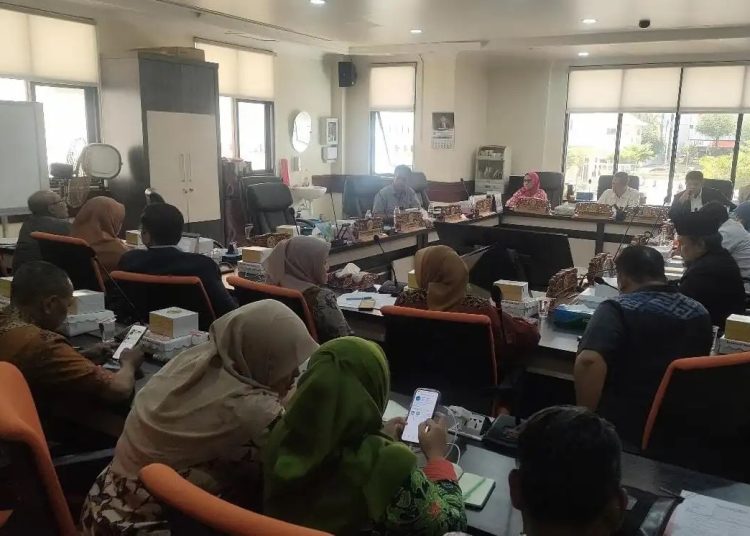 Rapat dengar pendapat di Komisi D DPRD Surabaya yang membahas tentang kekerasan seksual di salah satu rumah yang disinyalir sebagai panti asuhan. (foto istimewa)