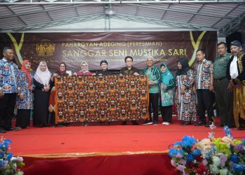 Pj Bupati Bojonegoro, Adriyanto dalam leresmian Sanggar Seni 'Mustika Sari' di rest area Desa Kedungsari, Kecamatan Temayang, Bojonegoro.