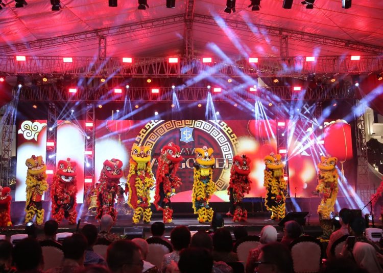 Perayaan Cap Go Meh Nusantara 2025 di halaman Balai Kota Surabaya.