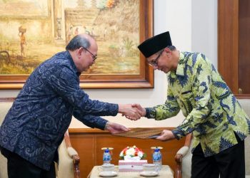 Penyerahan surat pengangkatan Muhammad Balya (MB) Firjaun Barlaman sebagai Plt Bupati Jember.