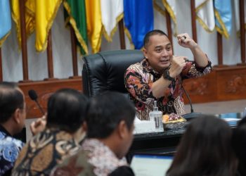Wali Kota Surabaya Eri Cahyadi pada forum Bakti APEKSI di Gedung Sasana Bhakti Praja, Jakarta.