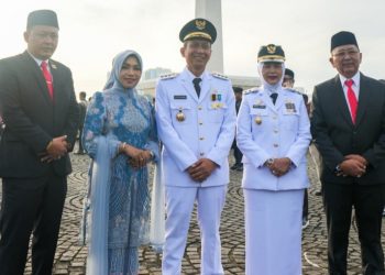Setyo Wahono dan Nurul Azizah usai dilantik menjadi bupati dan wakil bupati Bojonegoro.