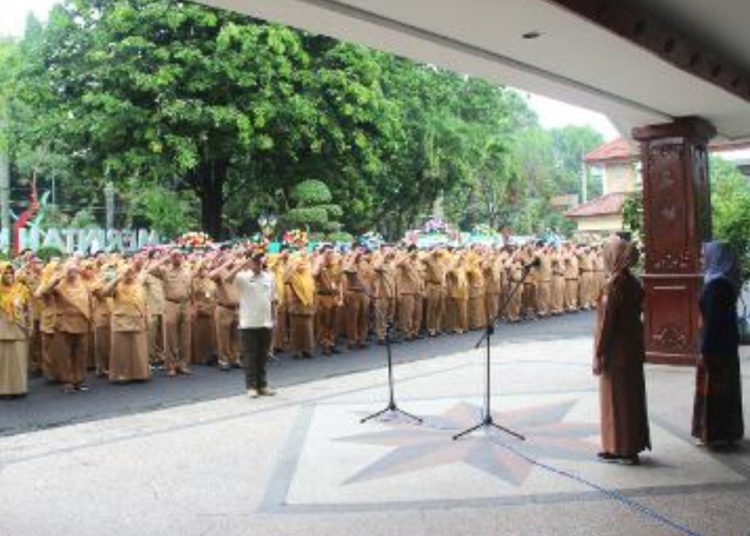 Apel ASN di lingkup Pemkab Bojonegoro yang digelar di halaman Pendopo Malowopati, Bojonegoro.