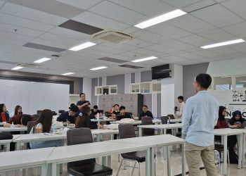 Sharing session peserta CommTech Camp Insight 2025 berdiskusi mengenai implementasi SDGs secara institusional dan kebijakan di universitas masing-masing.