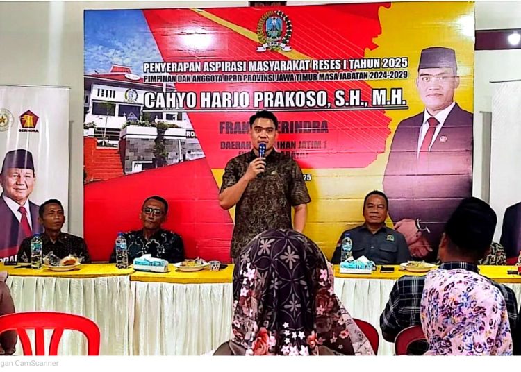 Anggota DPRD Jawa Timur, Cahyo Harjo Prakoso dalam reses di RW I, Kelurahan Made, Kecamatan Sambikerep, Surabaya.