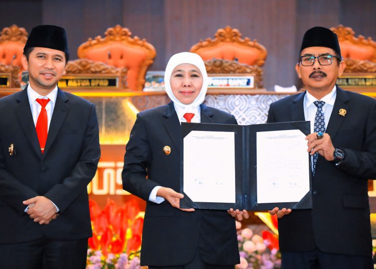 Persetujuan Ranwal RPJMD ditandai dengan penandatanganan nota kesepakatan antara Pemprov Jatim dengan DPRD Jatim