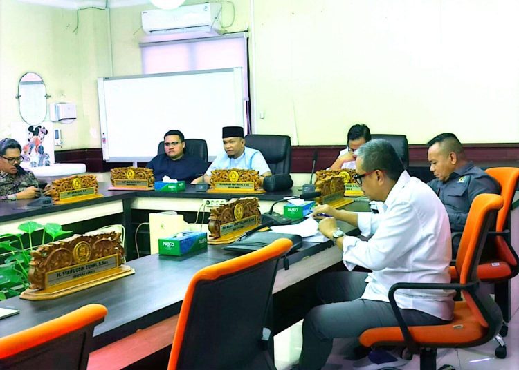 Rapat panitia khusus rancangan peraturan daerah tentang Hunian Layak di DPRD Surabaya.