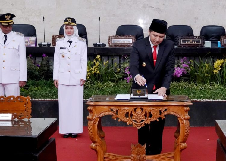 Wagub Jatim Emil Elestianto Dardak menghadiri sertijab Wali Kota Kediri Vinanda Prameswati dan Wakil Wali Kota Kediri Qowimuddin Thoha periode 2025-2030.