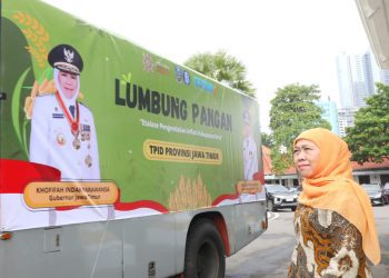 Lumbung pangan EPIK Mobile yang diberangkatkan dari halaman gedung Negara Grahadi Surabaya. Mobil EPIK ini adalah upaya stabilisasi pengendalian harga.