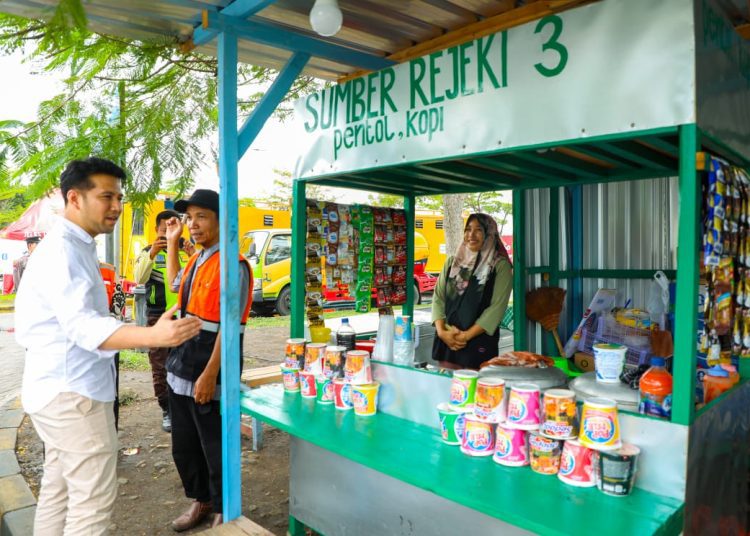 Wakil Gubernur Jatim Emil Elestianto Dardak saat di rest area 626 Ngawi.