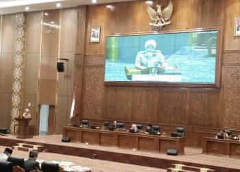 Rapat paripurna di DPRD Bojonegoro yang membahas penyampaian nota penjelasan bupati atas Raperda Penyertaan Modal Daerah pada Perumda Bojonegoro Pangan Mandiri, dilanjutkan penyampaian pemandangan umum fraksi atas nota penjelasan bupati.
