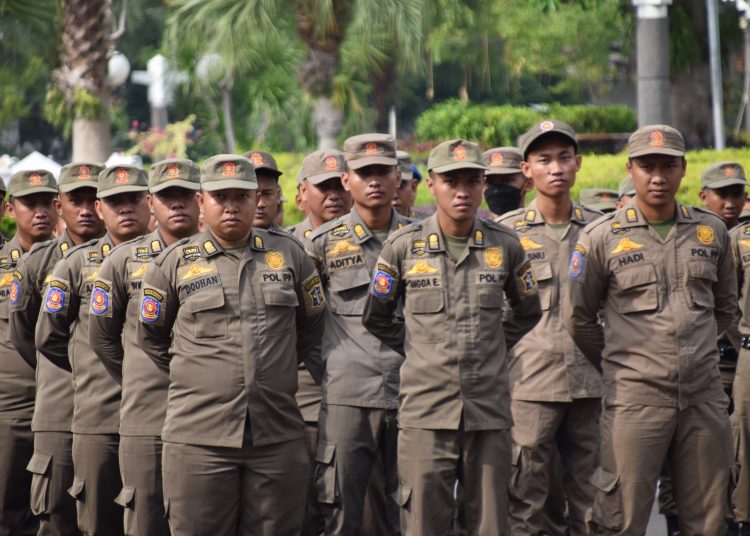 Foto ilustrasi, personel Satpol PP dalam apel di halaman Balai Kota. Untuk pengamanan Lebaran dan Hari Raya Nyepi, 1.450 personel diturunkan untuk mengantisipasi gangguan ketentraman dan ketertiban umum.