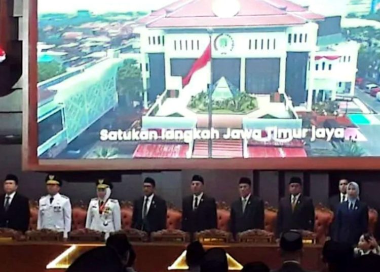 Rapat paripurna istimewa di DPRD Jatim dengan agenda sertijab gubernur dan pemaparan visi misi kepemimpinan Khofifah Indar Parawansa-Emil Elestianto Dardak.