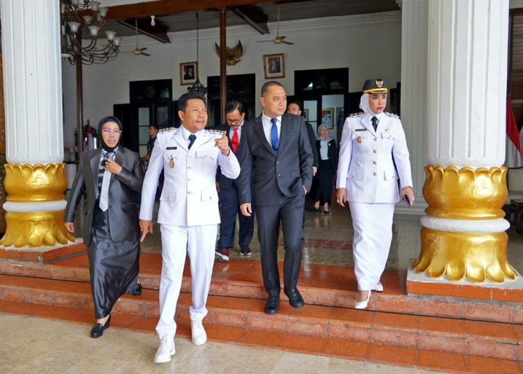 Bupati Sidoarjo Subandi, Wakil Bupati Sidoarjo Mimik Idayana dan Wali Kota Surabaya Eri Cahyadi.