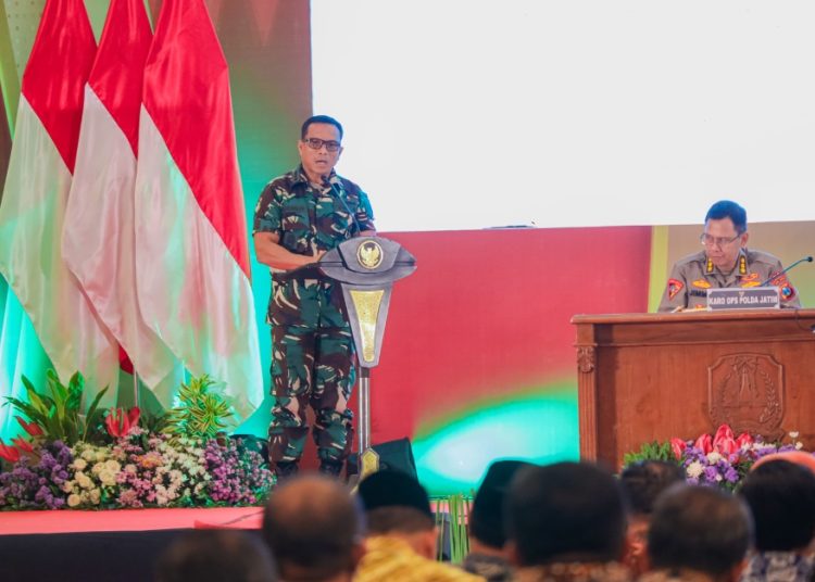 Asisten Operasi Pangkoarmada II Kolonel Laut (P) Nurul Muchlis, dalam Rapat Koordinasi Forkopimda Provinsi Jawa Timur dan Kabupaten/Kota.  di Ballroom Grand City Surabaya.