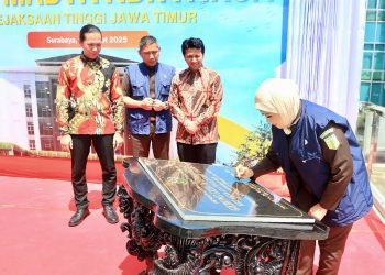 Acara peresmian gedung Graha Madya Adhyaksa di kantor Kejaksaan Tinggi Surabaya.