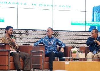 (dari kiri) Fadlilatul Taufany ST PhD, Dr Eddy Soeparno SH MH, dan Dedet Candra Riawan ST MEng PhD dalam sesi seminar kebangsaan MPR RI Goes to Campus di ITS.
