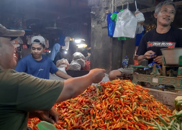 Suasana di dalam Pasar Keputran Utara, Surabaya.