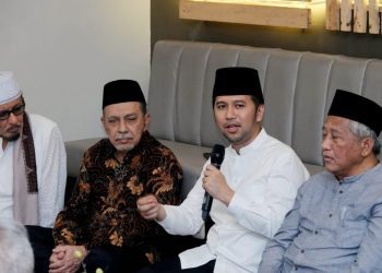 Wagub Jatim Emil Elestianto Dardak Wagub Emil saat halal bihalal dengan Komunitas Dakwah Yayasan Dana Sosial Al Falah Surabaya.