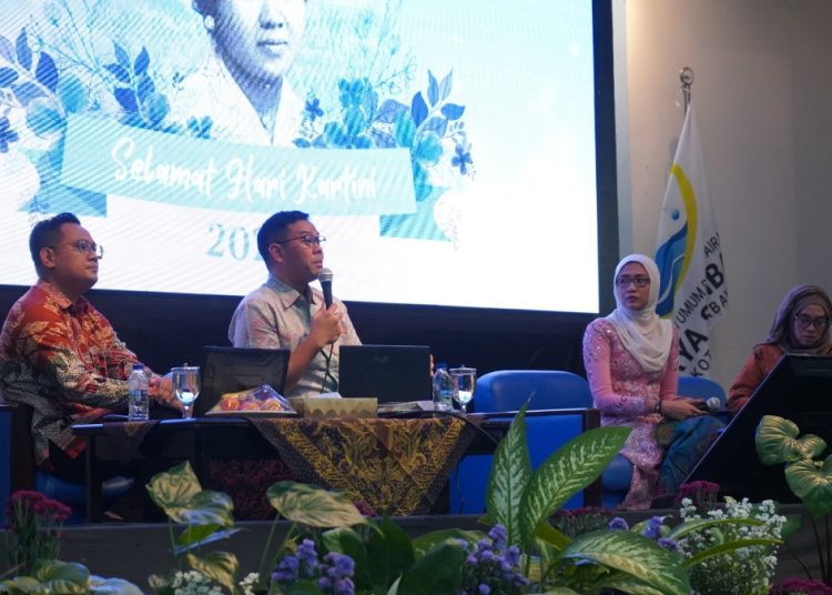 Kegiatan Health Talk dengan tema "Habis Sibuk Terbitlah Peduli" yang dilaksanakan di Graha Tirta gedung Perumda Air Minum Surya Sembada Surabaya.