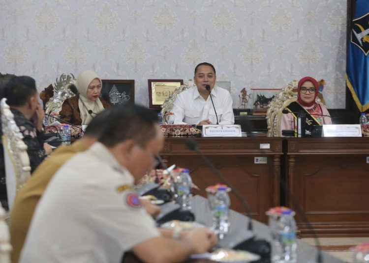 Wali Kota Surabaya Eri Cahyadi bersama Bunda PAUD Surabaya Rini Indriyani