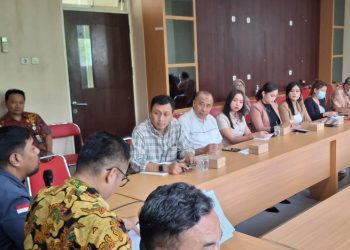 Rapat Koordinasi dengan para pemilik usaha panti pijat dan spa di kantor Satpol PP Kota Surabaya.