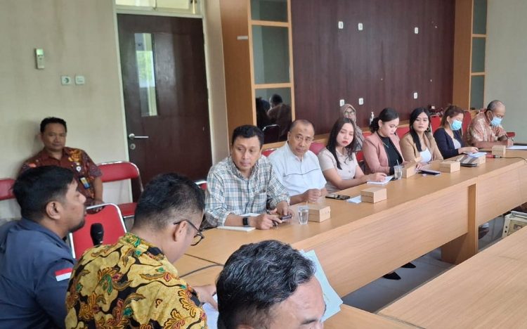 Rapat Koordinasi dengan para pemilik usaha panti pijat dan spa di kantor Satpol PP Kota Surabaya.