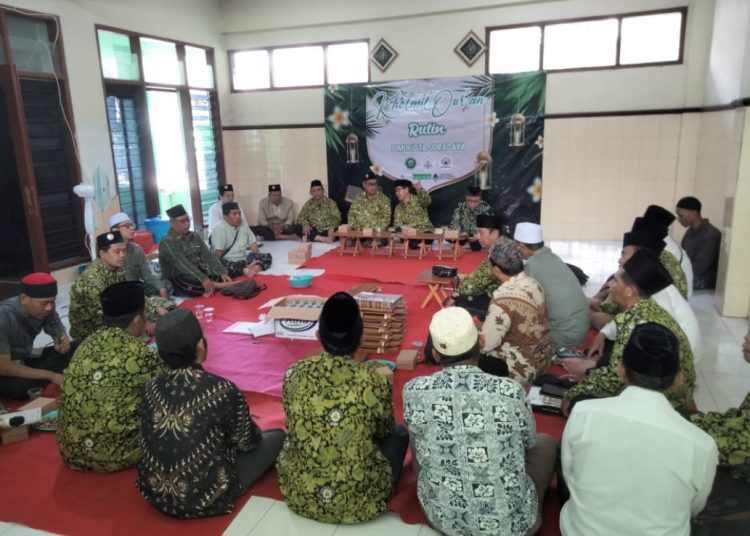 Khotmil Qur'an dan Halal Bihalal yang dilaksanakan di kantor DMI Kota Surabaya, Jalan Bendul Merisi Selatan.