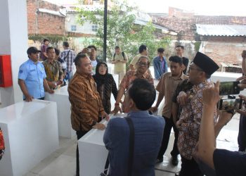 Peninjauan progres revitalisasi Pasar Kembang oleh Komisi B DPRD Kota Surabaya.