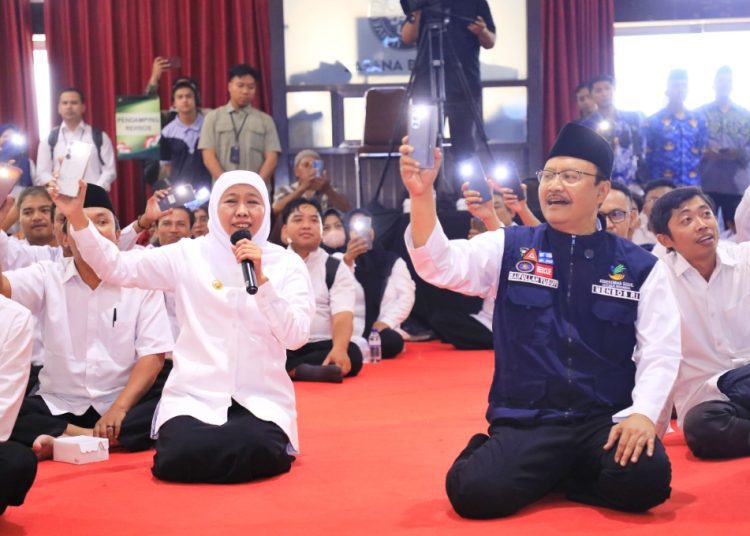 Menteri Sosial Saifullah Yusuf bersama Gubernur Jatim Khofifah Indar Parawansa