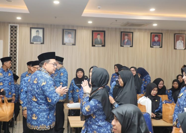 Pelepasan calon jemaah haji bagi anggota KORPRI Provinsi Jawa Timur di Badan Kepegawaian Daerah Provinsi Jawa Timur.
