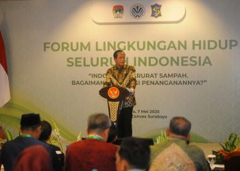Menteri Lingkungan Hidup Republik Indonesia Hanif Faisol Nurofiq dalam forum lingkungan hidup seluruh Indonesia.