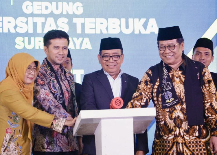 Peresmian gedung Universitas Terbuka Surabaya di Jalan Rungkut Madya Surabaya.