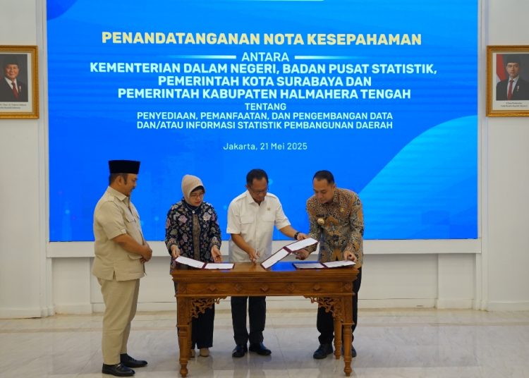 Penandatanganan MoU Pemkot Surabaya dengan Kementerian Dalam Negeri dan Badan Pusat Statistik terkait penyediaan, pemanfaatan, dan pengembangan data atau informasi statistik pembangunan daerah.