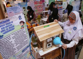Lomba Peneliti Pelajar Surabaya jenjang SMP di gedung Wanita Candra Kencana.