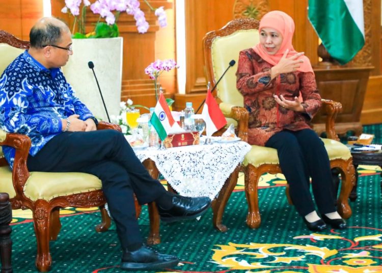Gubernur Jatim Khofifah Indar Parawansa menerima kunjungan Duta Besar India untuk Indonesia dan Timor Leste H.E. Mr. Shandeep Chakravorty.