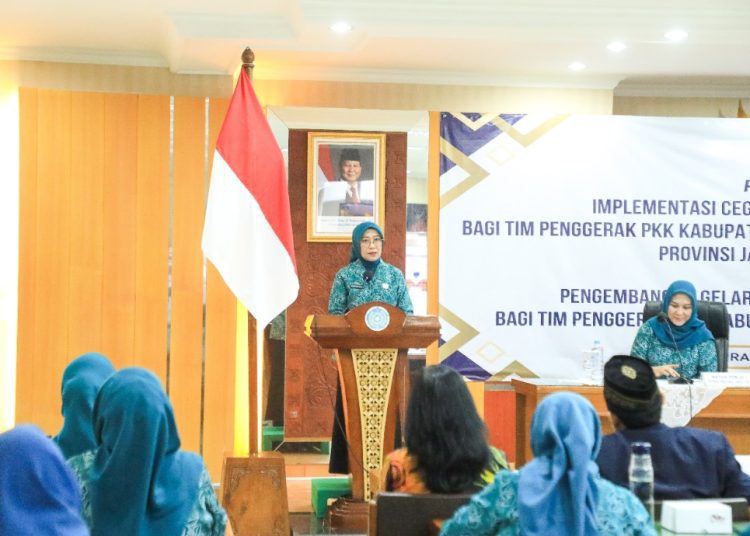 acara Implementasi Cegah Perkawinan Anak dan Pengembangan Gerakan Peningkatan Kualitas Pendidikan dan Pengelolaan Ekonomi di Bidang Keterampilan bagi TP PKK Kabupaten/Kota dan Organisasi Perangkat Daerah Provinsi Jawa Timur di kantor TP PKK Jawa Timur.