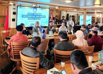 Rapat Pimpinan Universitas Airlangga di KRI Bima Suci.