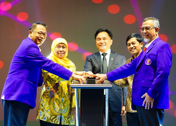 Gubernur Jatim Khofifah Indar Parawansa dalam Kongres Nasional Persatuan Dokter Gigi Indonesia XXVIII Tahun 2025 di Grand City Surabaya.