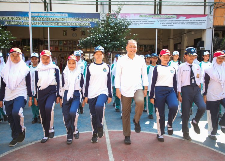 Wali Kota Surabaya Eri Cahyadi berkegiatan bersama pelajar. Ia menyebutkan di Surabaya sudah memiliki Sekolah Arek Suroboyo untuk meningkatkan kedisiplinan, pembentukan karakter, minat dan bakat, serta pengembangan kreativitas.
