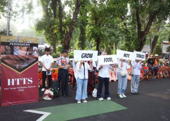 Peringatan Hari Tanpa Tembakau Sedunia oleh Pemkot Surabaya bersama Fakultas Kesehatan Masyarakat (FKM) Universitas Airlangga di Taman Bungkul.