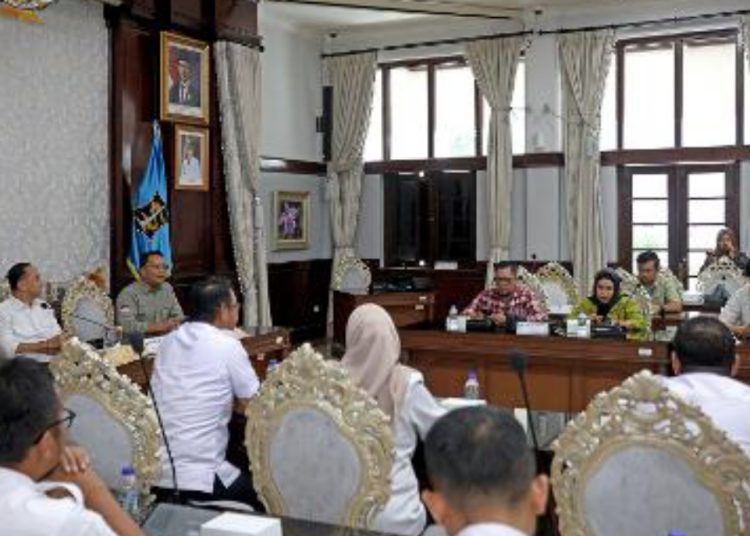 Pertemuan dengan Aprindo yang membahas peraturan perparkiran di toko swalayan.