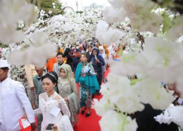 Foto dokumentasi nikah massal yang digelar Pemkot Surabaya tahun lalu.