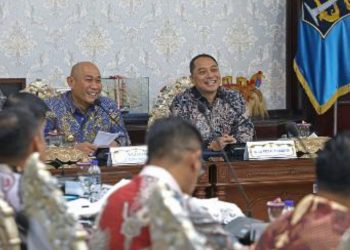 Wali Kota Surabaya Eri Cahyadi bersama Wali Kota Lubuk Linggau Rachmat Hidayat.