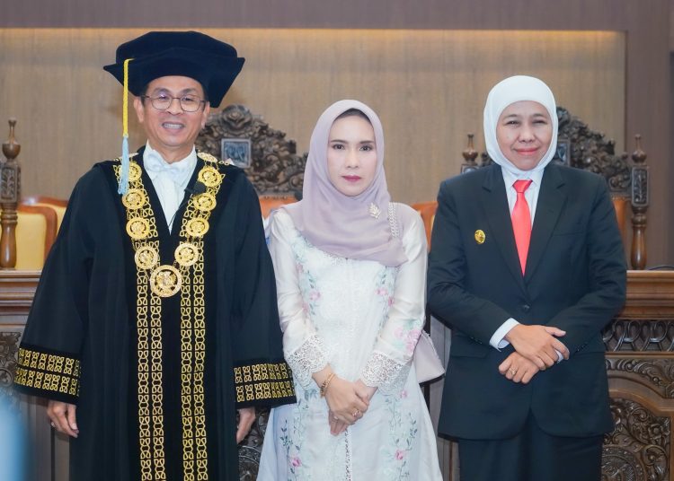 Prof. Dr. Muhammad Madyan, S.E., M.Si bersama Gubernur Jawa Timur Khofifah Indar Parawansa