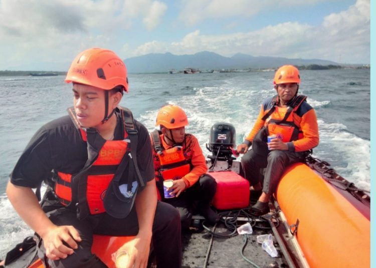 Tim SAR dikerahkan mencari korban kecelakaan laut yang menimpa KMP Tunu Pratama Jaya di Perairan Selat Bali.