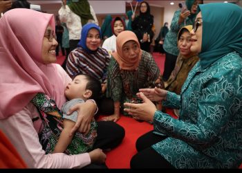 Ketua TP PKK Surabaya Rini Indriyani dalam Gebyar Lomba Bersama Wujudkan Surabaya Emas (BWSE) - Eliminasi Stunting Surabaya Jilid IV.
