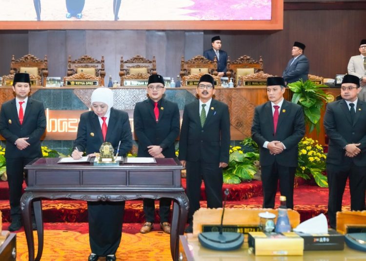 Pengesahan Raperda tentang RPJMD Provinsi Jawa Timur Tahun 2025-2029 di DPRD Jatim.
