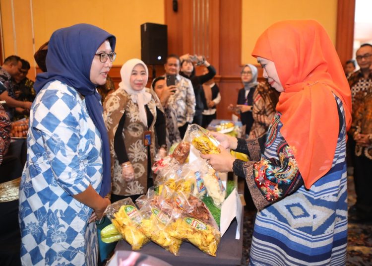 Gubernur Jatim Khofifah Indar Parawansa saat Misi Dagang Pemprov Jawa Timur dengan Nusa Tenggara Barat.