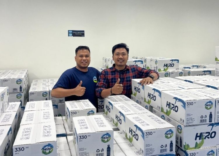 Air Minum Dalam Kemasan (AMDK) bermerek HE2O.